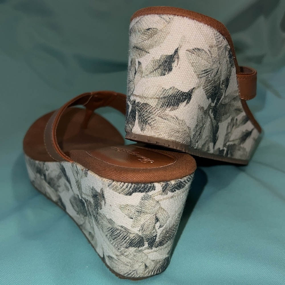 Tommy Bahama Saige Wedge Sandals - EUC - Size 9. - Picture 4 of 9